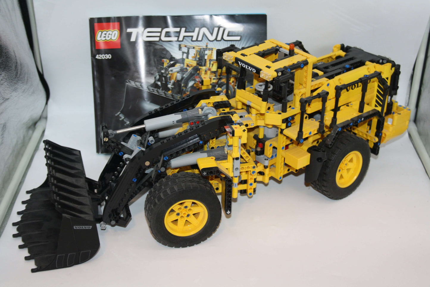 LEGO® - Technic Set - 42030 VOLVO L350F Radlader - inkl. BA