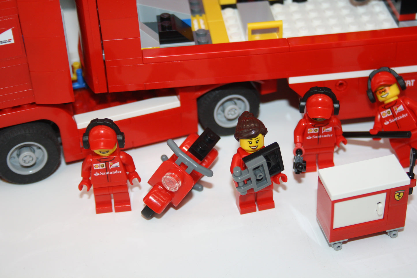 LEGO® Speed Champions - Set 75913 F14 T & Scuderia Ferrari Truck + BA