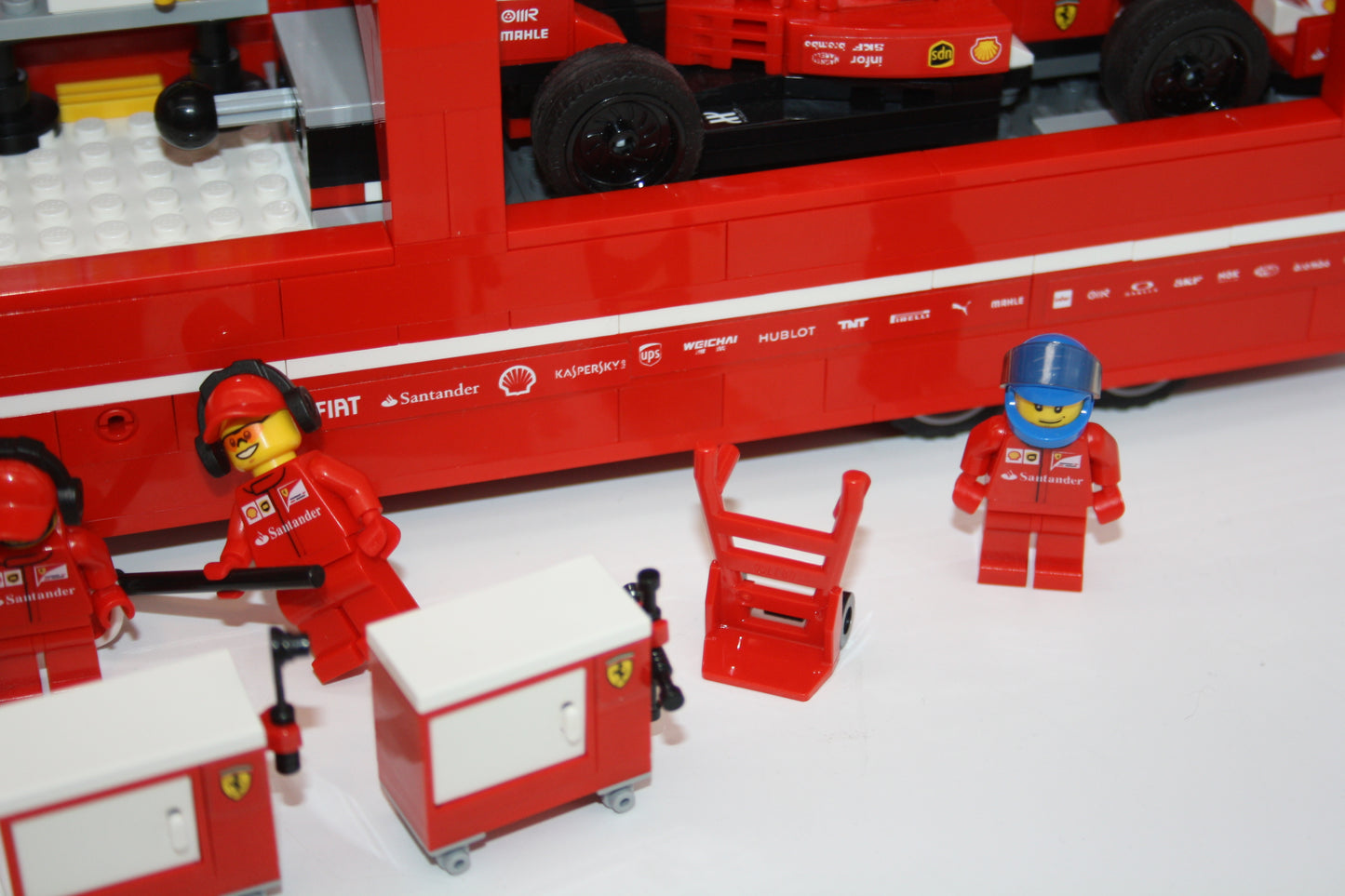 LEGO® Speed Champions - Set 75913 F14 T & Scuderia Ferrari Truck + BA