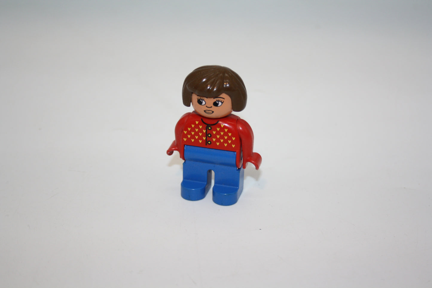 Duplo - Frau alt - blaue Hose/rotes Oberteil m. Herzen - Figur