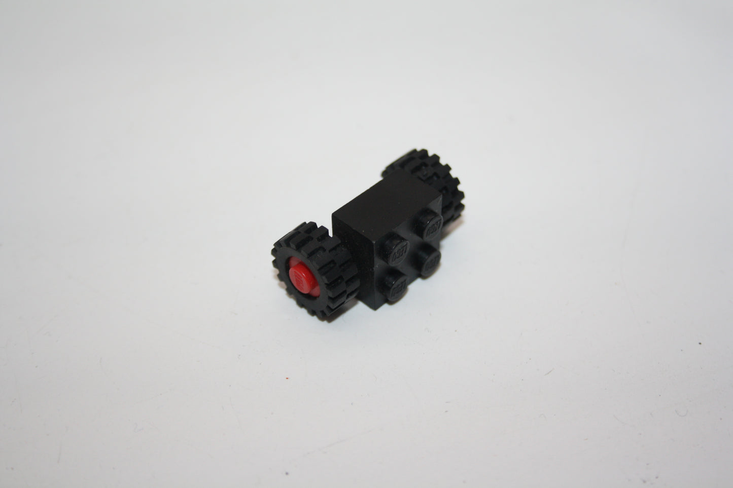 LEGO® - 2x2x1 Achse mit kleinen Offroad Reifen - 3137c01assy2- schwarz - Reifen/Räder