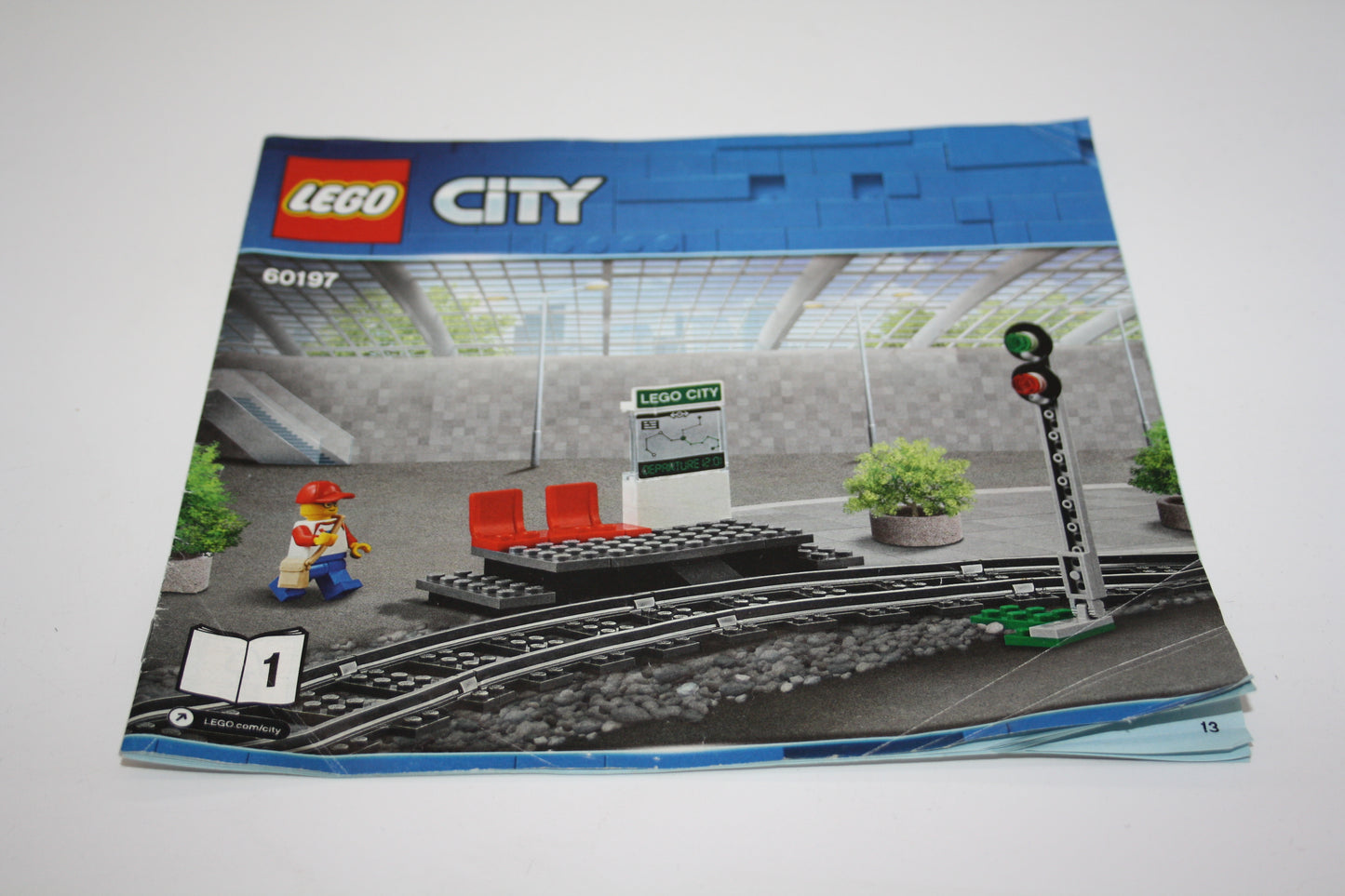 LEGO® City - 60197 Personenzug - Heft 1 (Bahnhof) - Eisenbahn - OBA/Bauanleitung