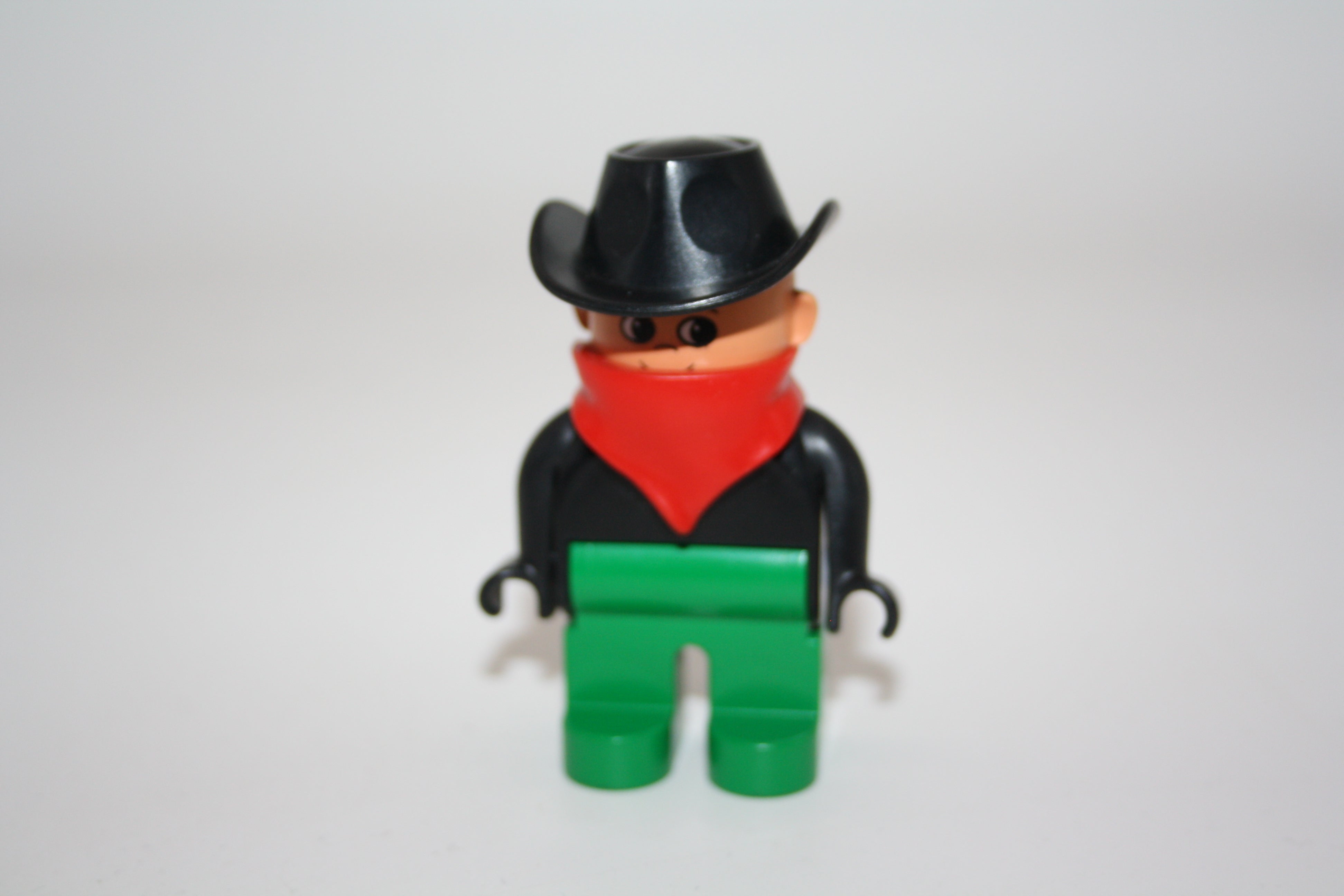 Duplo Cowboy Bandit alt grune Hose schwarzes Oberteil Mann Fig www.Bricksboss